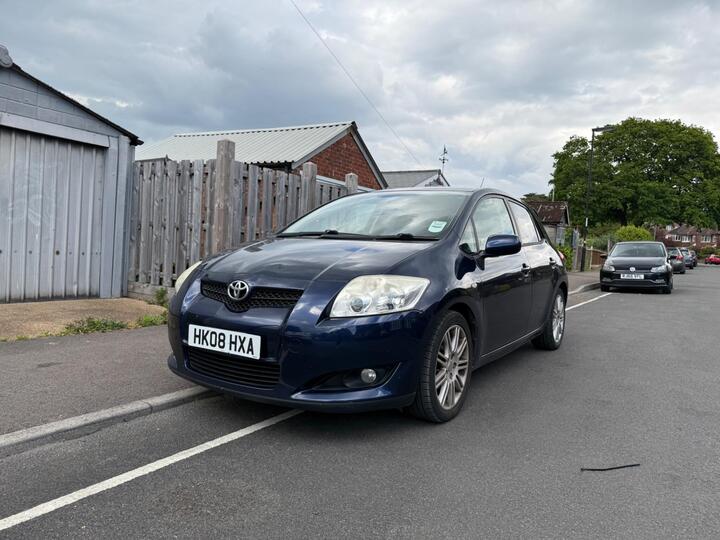 Toyota Auris 1.6 VVT-i SR 5dr Toyota Auris 1.6 VVT-i SR 5dr