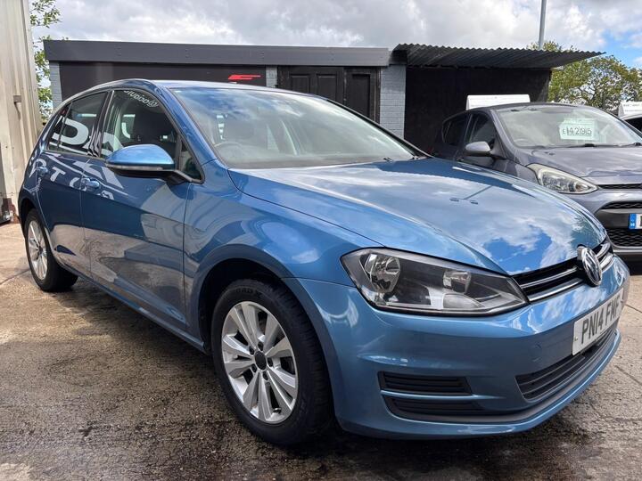 Volkswagen Golf 1.6 TDI BlueMotion Tech SE Euro 5 (s/s) 5dr Volkswagen Golf 1.6 TDI BlueMotion Tech SE Euro 5 (s/s) 5dr