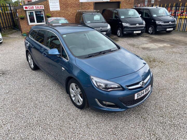 Vauxhall Astra 2.0 CDTi SRi Sports Tourer Euro 5 (s/s) 5dr Vauxhall Astra 2.0 CDTi SRi Sports Tourer Euro 5 (s/s) 5dr