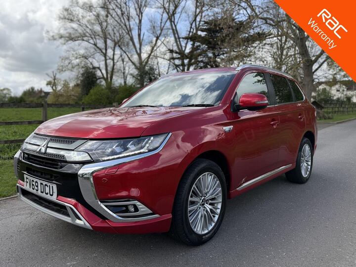 Mitsubishi Outlander 2.4h TwinMotor 13.8kWh Exceed Safety CVT 4WD Euro 6 (s/s) 5dr Mitsubishi Outlander 2.4h TwinMotor 13.8kWh Exceed Safety CVT 4WD Euro 6 (s/s) 5dr