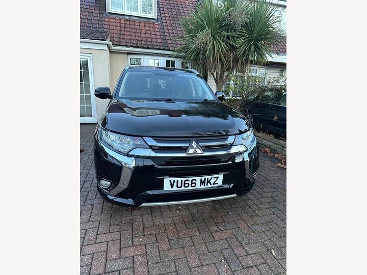 Mitsubishi Outlander 2.0h 12kWh GX4h CVT 4WD Euro 6 (s/s) 5dr Mitsubishi Outlander 2.0h 12kWh GX4h CVT 4WD Euro 6 (s/s) 5dr