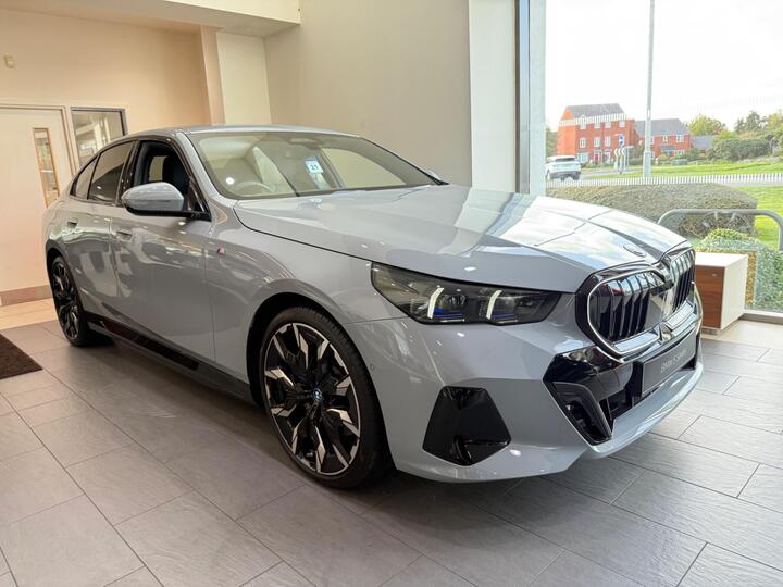 BMW 5 Series 3.0 550e 22.1kWh M Sport Pro Steptronic XDrive Euro 6 (s/s) 4dr