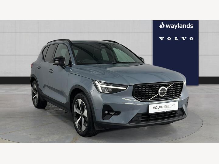 Volvo XC40 2.0 B3 MHEV Plus Dark DCT Auto Euro 6 (s/s) 5dr