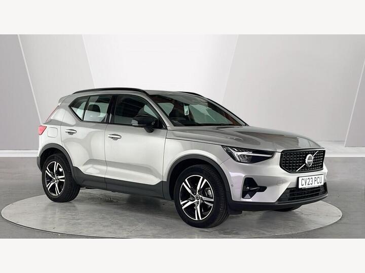 Volvo XC40 2.0 B3 MHEV Plus Dark DCT Auto Euro 6 (s/s) 5dr