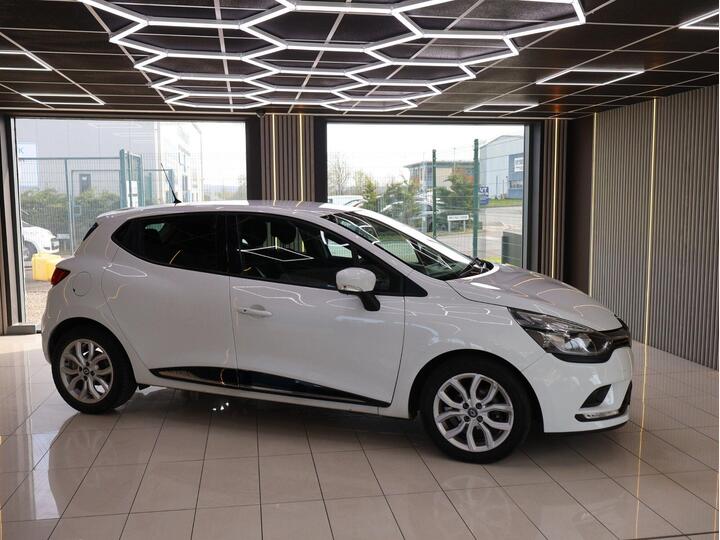 Renault CLIO 0.9 TCe Dynamique Nav Euro 6 (s/s) 5dr Renault CLIO 0.9 TCe Dynamique Nav Euro 6 (s/s) 5dr