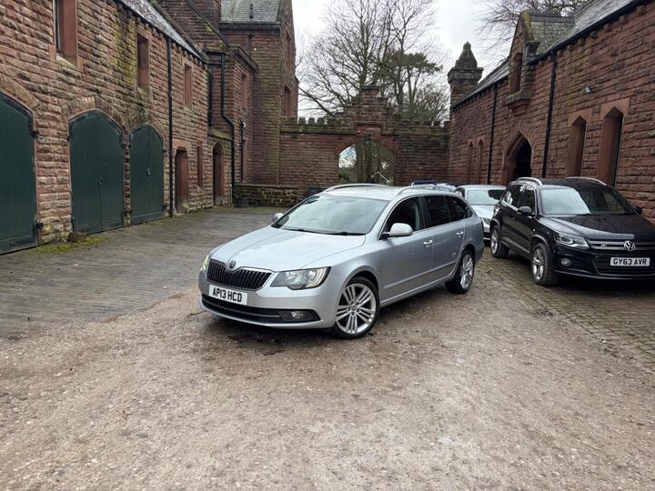 Skoda Superb 2.0 TDI Elegance DSG Euro 5 (s/s) 5dr
