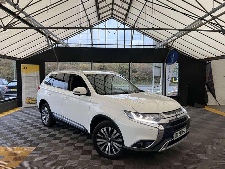 Mitsubishi OUTLANDER 2.0 MIVEC 4 CVT 4WD Euro 6 (s/s) 5dr Mitsubishi OUTLANDER 2.0 MIVEC 4 CVT 4WD Euro 6 (s/s) 5dr