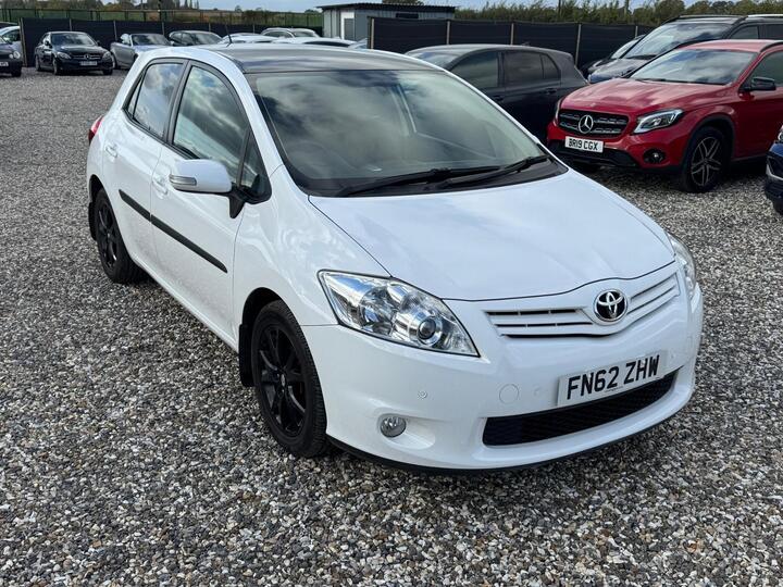 Toyota Auris 1.4 D-4D TR Euro 5 5dr Toyota Auris 1.4 D-4D TR Euro 5 5dr