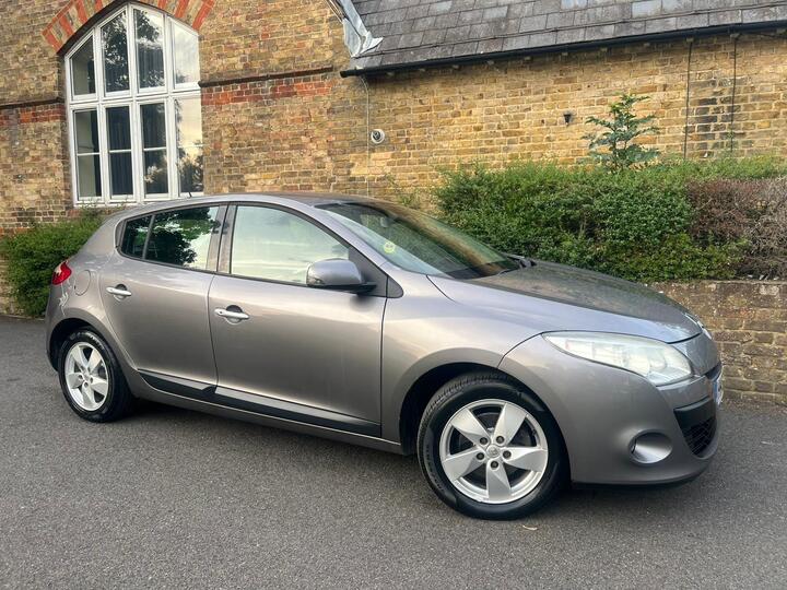 Renault Megane 1.6 16V Dynamique TomTom Euro 5 5dr