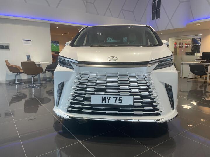 Lexus LM 2.5 350h Takumi E-CVT AWD Euro 6 (s/s) 5dr