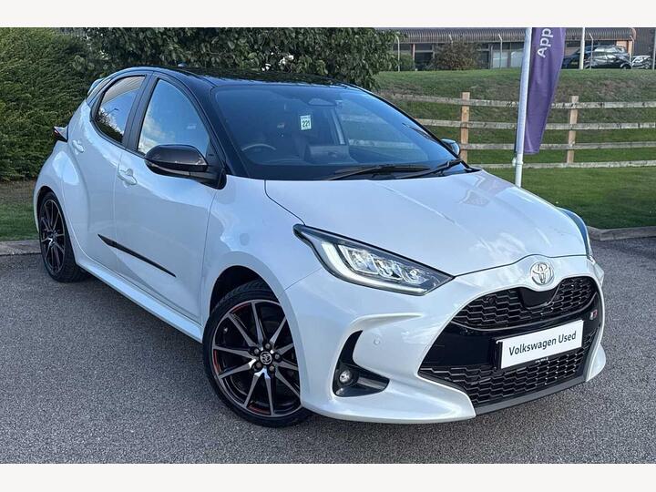 Toyota Yaris 1.5 VVT-h GR SPORT E-CVT Euro 6 (s/s) 5dr