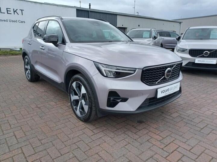 Volvo XC40 2.0 B4 MHEV Plus Dark DCT Auto Euro 6 (s/s) 5dr