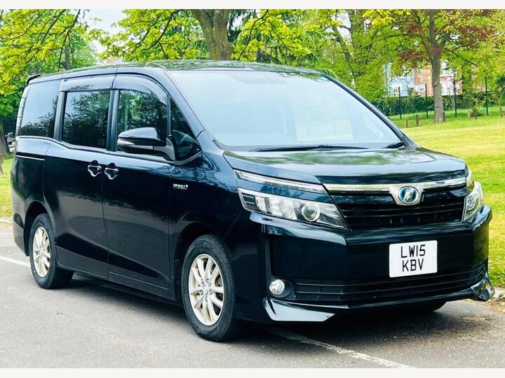 Toyota Voxy Noah 1.8 HyBrid AUTO 7 Seater NAV Cam PX