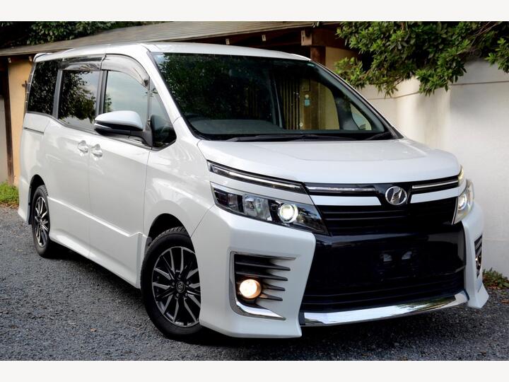 Toyota Voxy 2.0 ZS Version-Grade 4-Ulez