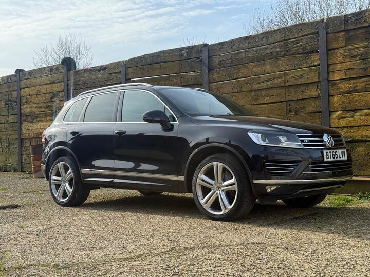 Volkswagen Touareg 3.0 TDI V6 BlueMotion Tech R-Line Plus Tiptronic 4WD Euro 6 (s/s) 5dr Volkswagen Touareg 3.0 TDI V6 BlueMotion Tech R-Line Plus Tiptronic 4WD Euro 6 (s/s) 5dr