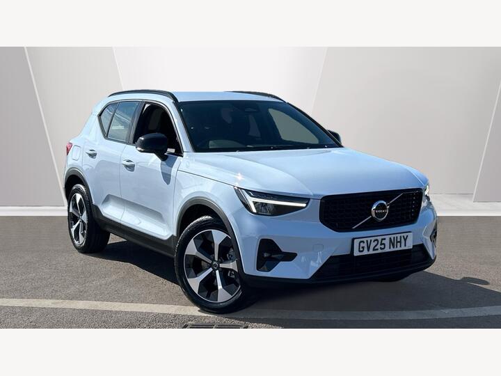 Volvo XC40 2.0 B3 MHEV Plus Dark DCT Auto Euro 6 (s/s) 5dr