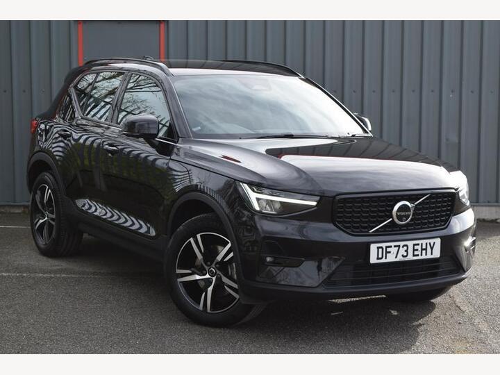 Volvo XC40 2.0 B3 MHEV Plus Dark DCT Auto Euro 6 (s/s) 5dr