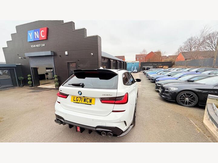 BMW 3 Series 2.0 330e 12kWh M Sport Touring Auto XDrive Euro 6 (s/s) 5dr BMW 3 Series 2.0 330e 12kWh M Sport Touring Auto XDrive Euro 6 (s/s) 5dr