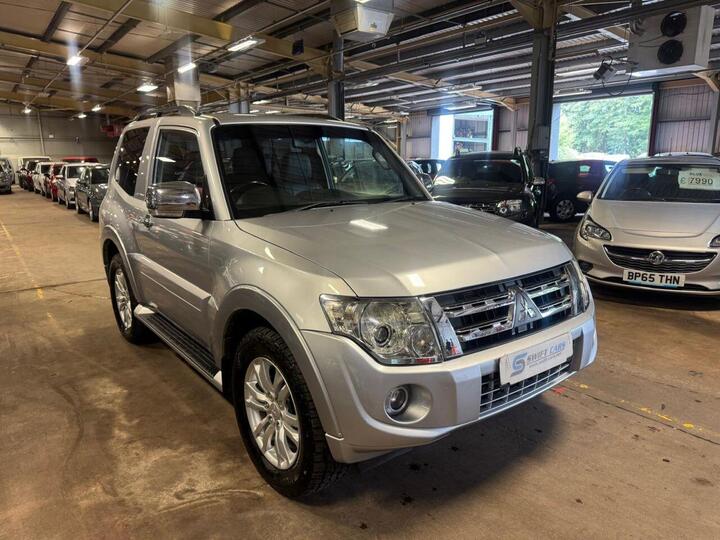 Mitsubishi SHOGUN 3.2 DI-DC Warrior Auto 4WD Euro 5 3dr SWB