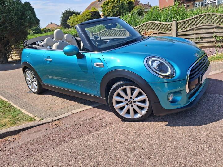 MINI Convertible 1.5 Cooper Steptronic Euro 6 (s/s) 2dr MINI Convertible 1.5 Cooper Steptronic Euro 6 (s/s) 2dr