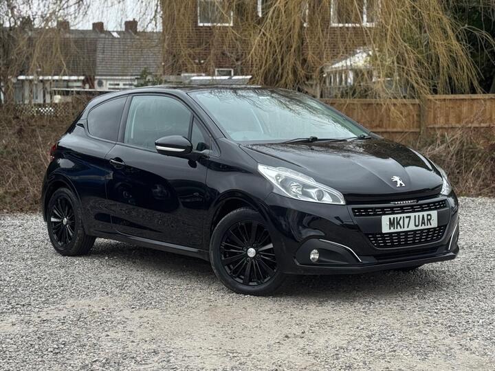 Peugeot 208 1.2 PureTech Black Edition Euro 6 3dr Peugeot 208 1.2 PureTech Black Edition Euro 6 3dr