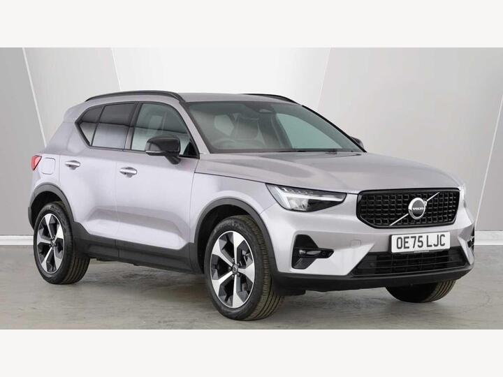 Volvo XC40 2.0 B3 MHEV Plus Dark DCT Auto Euro 6 (s/s) 5dr