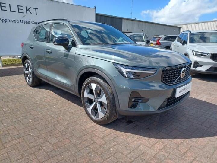 Volvo XC40 2.0 B3 MHEV Plus Dark DCT Auto Euro 6 (s/s) 5dr
