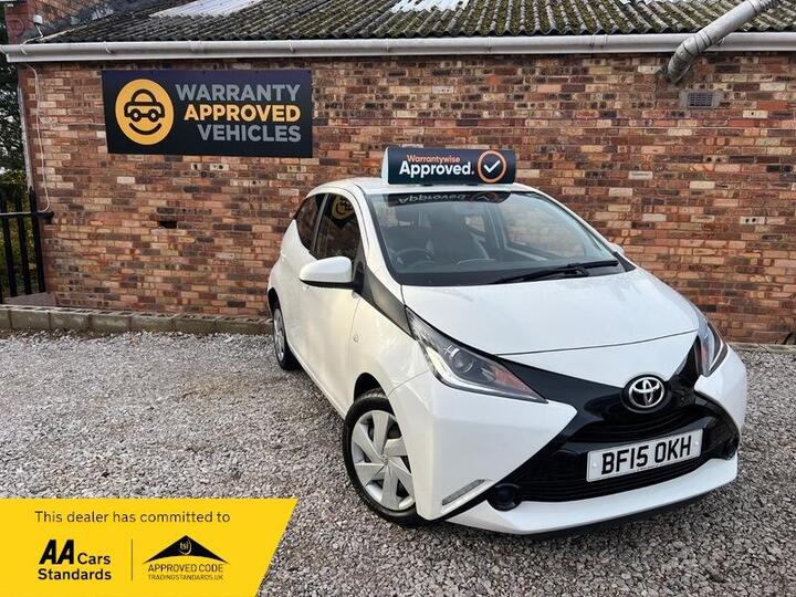 Toyota AYGO 1.0 VVT-i X-play Euro 5 5dr Euro 5 Toyota AYGO 1.0 VVT-i X-play Euro 5 5dr Euro 5