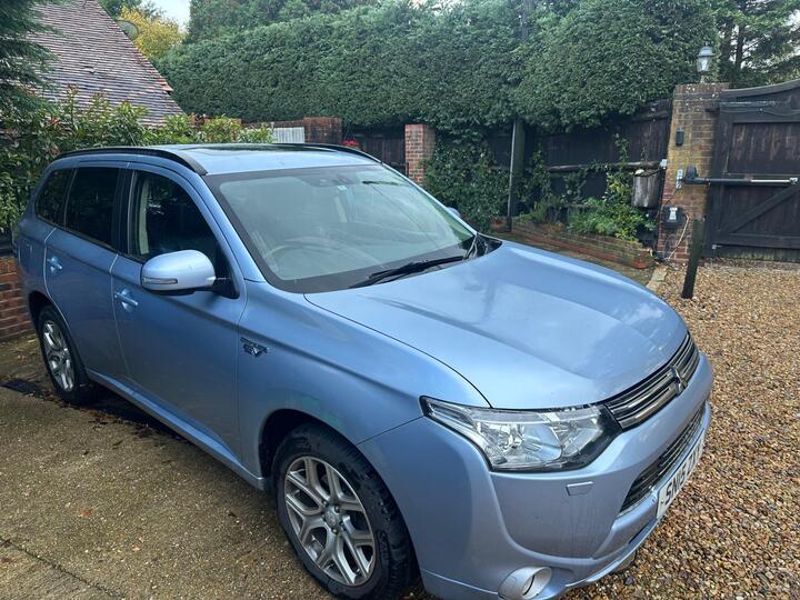 Mitsubishi Outlander 2.0h 12kWh GX4h CVT 4WD Euro 5 (s/s) 5dr Mitsubishi Outlander 2.0h 12kWh GX4h CVT 4WD Euro 5 (s/s) 5dr