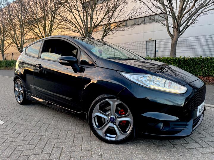 Ford Fiesta 1.6T EcoBoost ST-3 Euro 6 3dr Ford Fiesta 1.6T EcoBoost ST-3 Euro 6 3dr