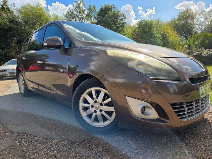 Renault Grand Scenic 1.5 DCi Privilege TomTom Euro 5 5dr Renault Grand Scenic 1.5 DCi Privilege TomTom Euro 5 5dr