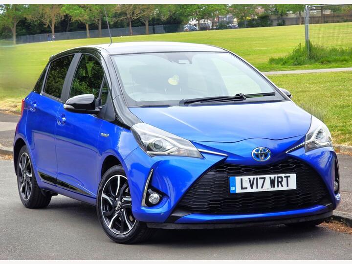 Toyota Yaris 1.5 VVT-h Blue Bi-Tone E-CVT Euro 6 (s/s) 5dr