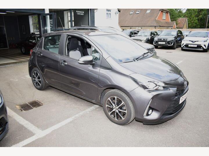 Toyota YARIS 1.5 VVT-i Icon Tech Euro 6 5dr