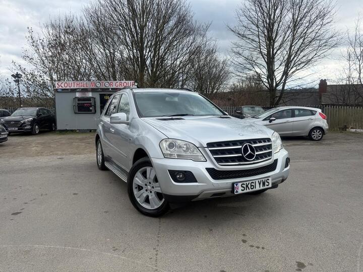Mercedes-Benz M Class 3.0 ML300 CDI V6 BlueEfficiency SE G-Tronic 4WD Euro 5 5dr