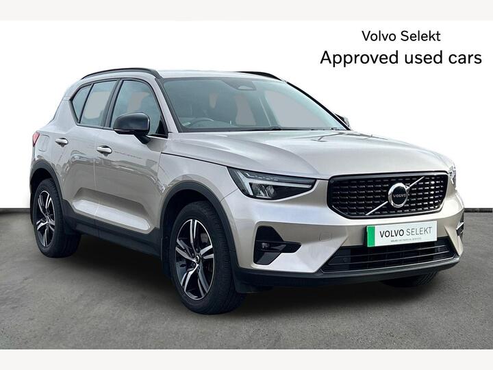 Volvo XC40 2.0 B3 MHEV Plus Dark DCT Auto Euro 6 (s/s) 5dr
