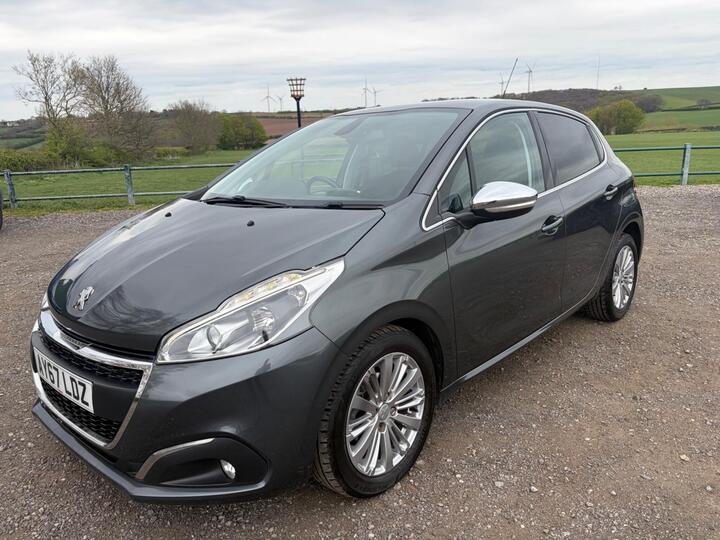 Peugeot 208 1.2 PureTech Allure Euro 6 5dr Peugeot 208 1.2 PureTech Allure Euro 6 5dr