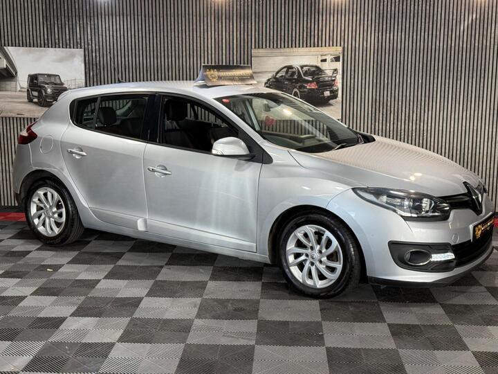 Renault Megane 1.5 DCi ENERGY Dynamique TomTom Euro 5 (s/s) 5dr Renault Megane 1.5 DCi ENERGY Dynamique TomTom Euro 5 (s/s) 5dr