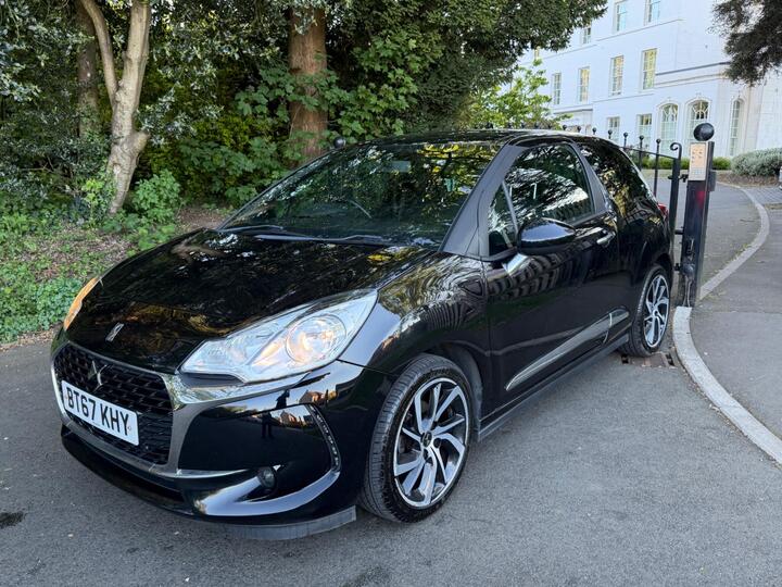 DS AUTOMOBILES DS 3 1.2 PureTech Connected Chic Euro 6 (s/s) 3dr DS AUTOMOBILES DS 3 1.2 PureTech Connected Chic Euro 6 (s/s) 3dr