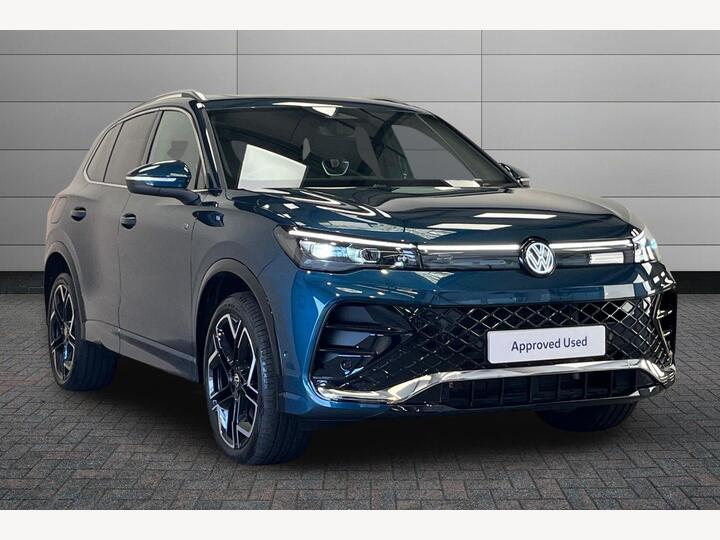 Volkswagen Tiguan 1.5 TSI EHybrid 19.7kWh R-Line DSG Euro 6 (s/s) 5dr Volkswagen Tiguan 1.5 TSI EHybrid 19.7kWh R-Line DSG Euro 6 (s/s) 5dr