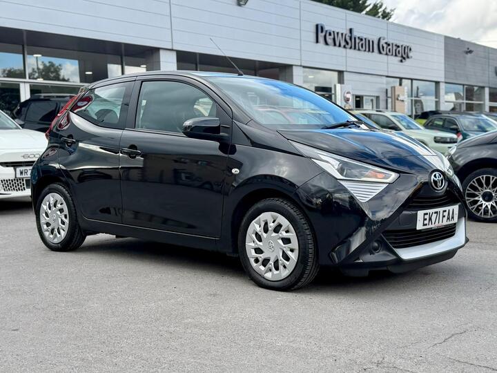 Toyota AYGO 1.0 VVT-i X-play X-shift Euro 6 5dr (Safety Sense)