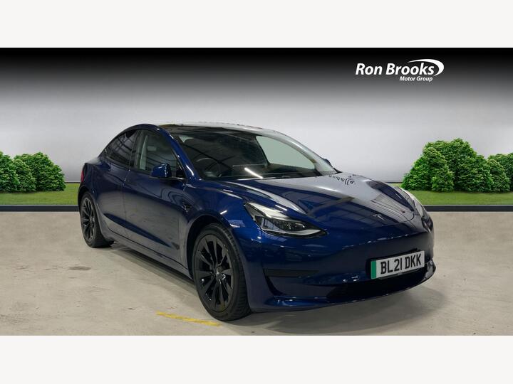 Tesla Model 3 Standard Range Plus Auto RWD 4dr