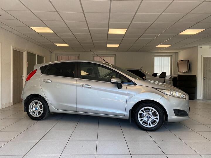 Ford Fiesta 1.6 TDCi ECOnetic Titanium Euro 5 (s/s) 5dr