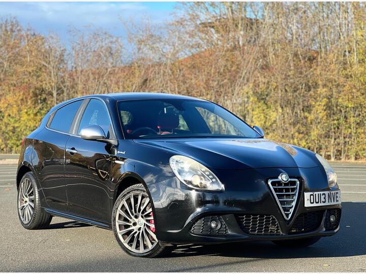 Alfa Romeo Giulietta 2.0 JTDM-2 Sportiva Euro 5 (s/s) 5dr Alfa Romeo Giulietta 2.0 JTDM-2 Sportiva Euro 5 (s/s) 5dr