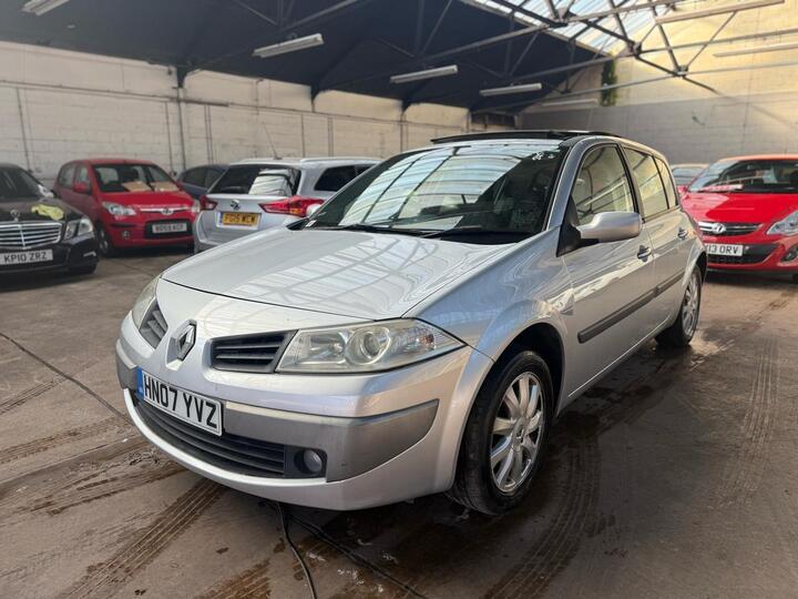 Renault Megane 1.6 VVT Dynamique 5dr Renault Megane 1.6 VVT Dynamique 5dr