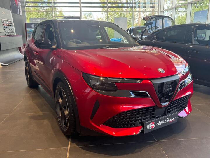 Alfa Romeo Junior 54kWh Elettrica Veloce Auto 5dr