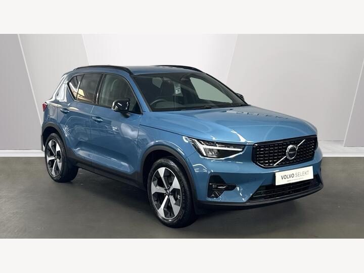 Volvo XC40 2.0 B3 MHEV Plus Dark DCT Auto Euro 6 (s/s) 5dr