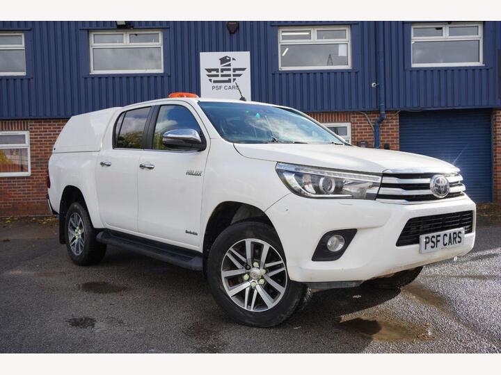 Toyota HI-LUX 2.4 D-4D Invincible Auto 4WD Euro 6 (s/s) 4dr (TSS)