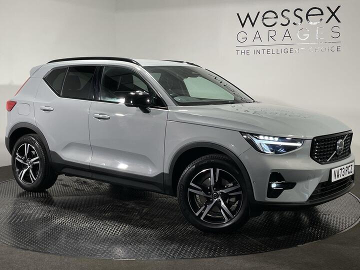 Volvo XC40 2.0 B3 MHEV Plus Dark DCT Auto Euro 6 (s/s) 5dr