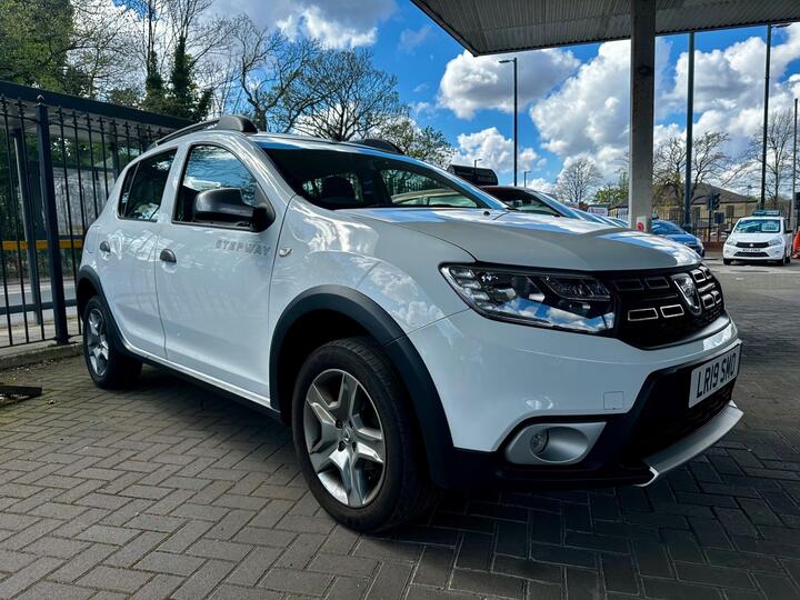 Dacia Sandero Stepway 0.9 TCe Comfort Euro 6 (s/s) 5dr Dacia Sandero Stepway 0.9 TCe Comfort Euro 6 (s/s) 5dr