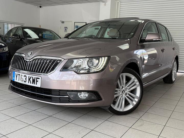 Skoda Superb 2.0 TDI Elegance 4WD Euro 5 (s/s) 5dr